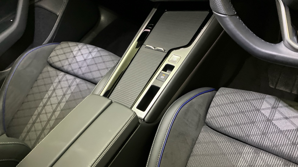 Volkswagen Passat 1.5 TSI eHybrid 272 R-Line 5dr DSG Estate - Image 14