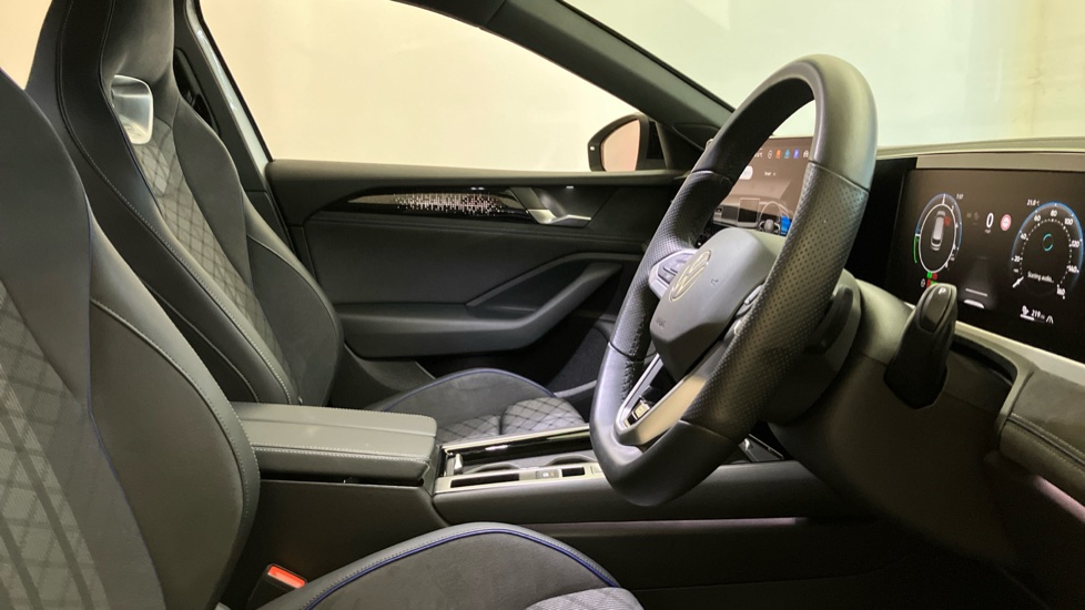 Volkswagen Passat 1.5 TSI eHybrid 272 R-Line 5dr DSG Estate - Image 15