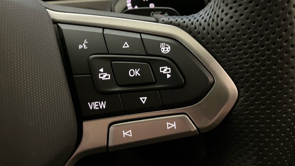 Volkswagen Passat 1.5 TSI eHybrid 272 R-Line 5dr DSG Estate - Image 18
