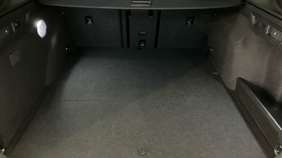 Volkswagen Passat 1.5 TSI eHybrid 272 R-Line 5dr DSG Estate - Image 20