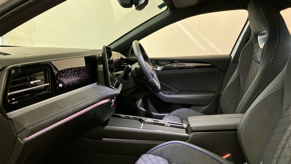 Volkswagen Passat 1.5 TSI eHybrid 272 R-Line 5dr DSG Estate - Image 24