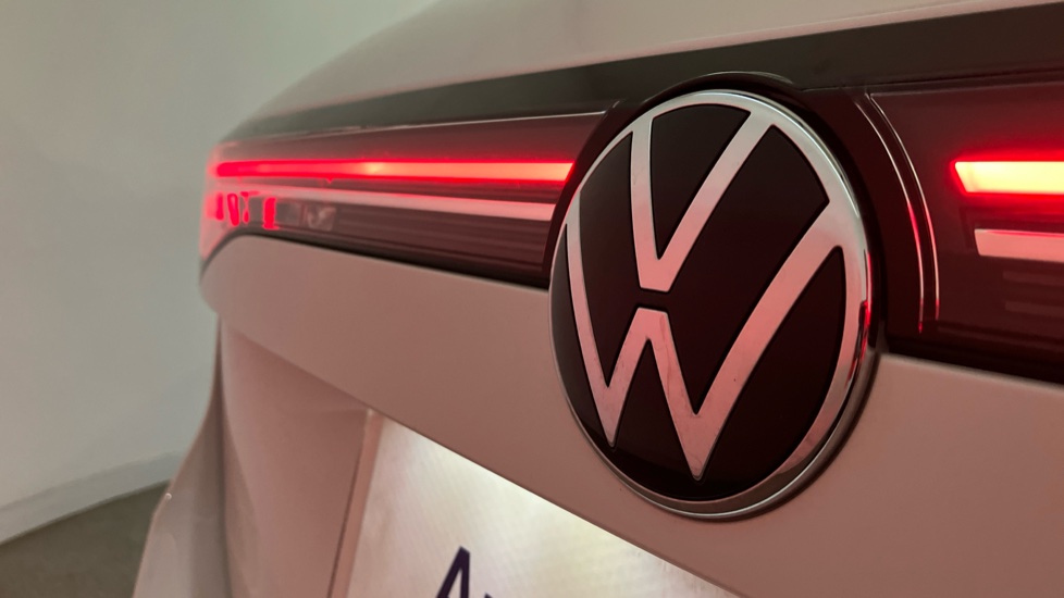 Volkswagen Passat 1.5 TSI eHybrid 272 R-Line 5dr DSG Estate - Image 26
