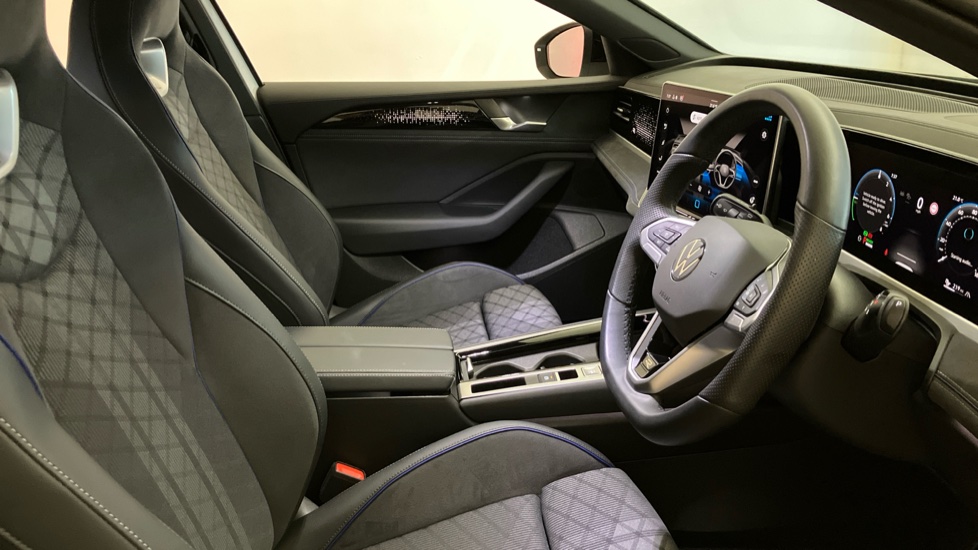 Volkswagen Passat 1.5 TSI eHybrid 272 R-Line 5dr DSG Estate - Image 40