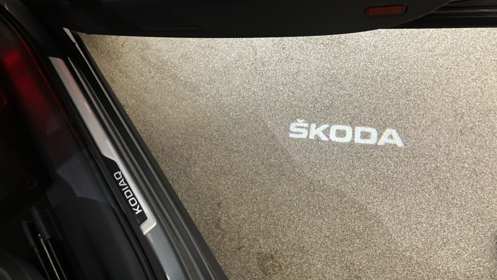 Skoda Kodiaq 2.0 TSI 245 vRS 4x4 5dr DSG [7 Seat] Petrol Estate - Image 23