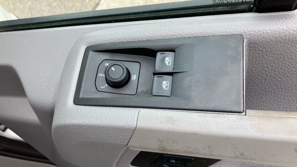 Volkswagen Crafter Cr35 Mwb Diesel Fwd 2.0 TDI 140PS Commerce Plus High Roof Van - Image 19