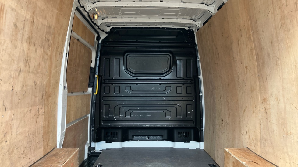 Volkswagen Crafter Cr35 Mwb Diesel Fwd 2.0 TDI 140PS Commerce Plus High Roof Van - Image 20