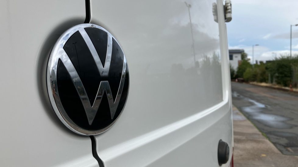 Volkswagen Crafter Cr35 Mwb Diesel Fwd 2.0 TDI 140PS Commerce Plus High Roof Van - Image 35