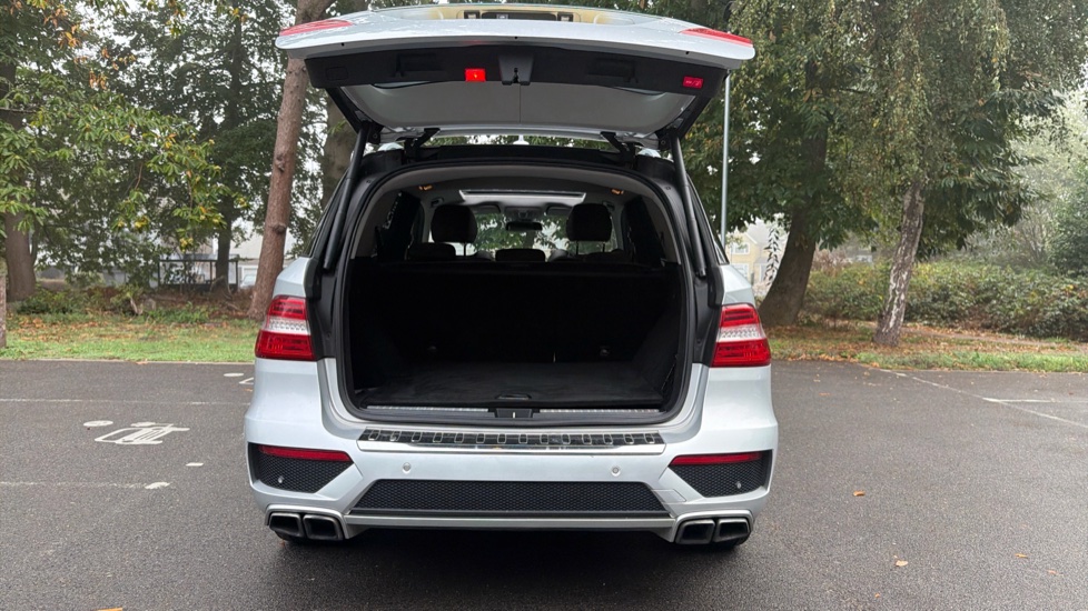 Mercedes-AMG M-Class ML63 AMG 5dr Auto Petrol Station Wagon - Image 4