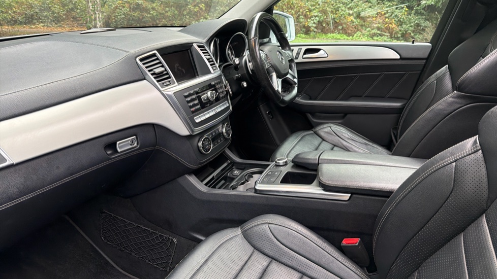 Mercedes-AMG M-Class ML63 AMG 5dr Auto Petrol Station Wagon - Image 9