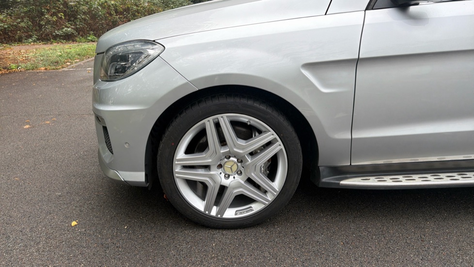 Mercedes-AMG M-Class ML63 AMG 5dr Auto Petrol Station Wagon - Image 27