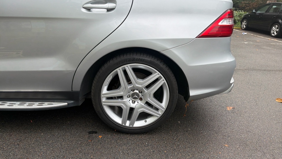 Mercedes-AMG M-Class ML63 AMG 5dr Auto Petrol Station Wagon - Image 34