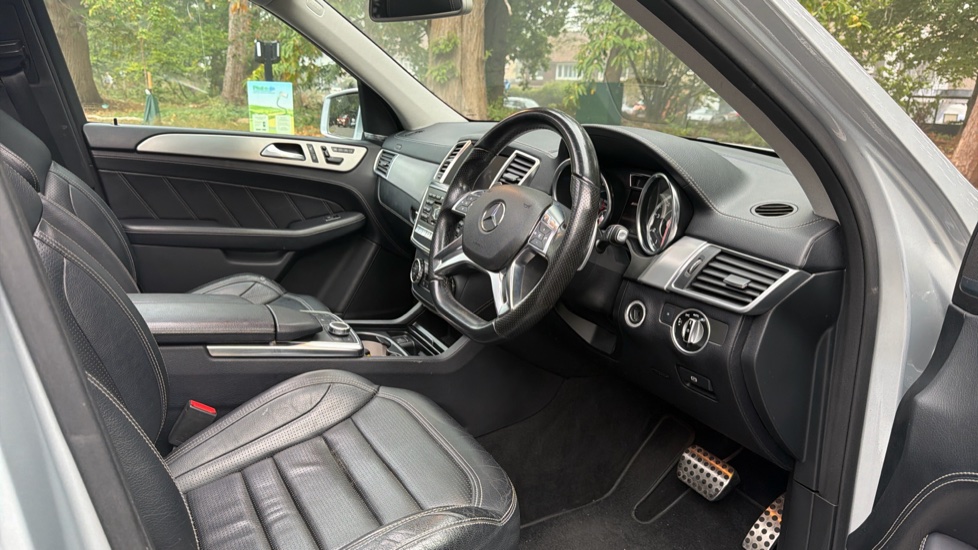 Mercedes-AMG M-Class ML63 AMG 5dr Auto Petrol Station Wagon - Image 42