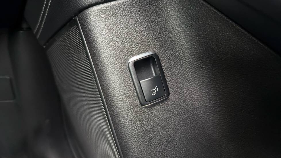 Mercedes-AMG M-Class ML63 AMG 5dr Auto Petrol Station Wagon - Image 43
