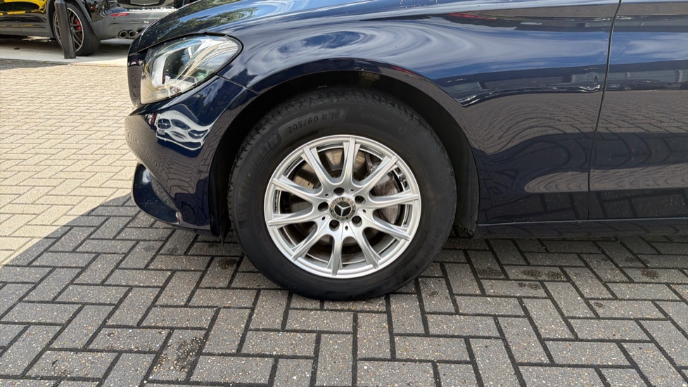 Mercedes-Benz C-Class C250d SE 5dr 9G-Tronic Diesel Estate - Image 25