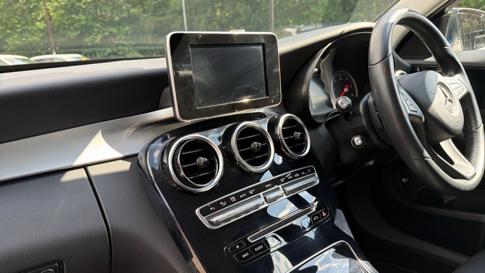 Mercedes-Benz C-Class C250d SE 5dr 9G-Tronic Diesel Estate - Image 30