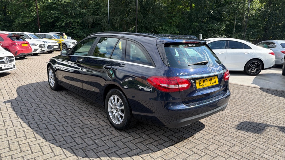 Mercedes-Benz C-Class C250d SE 5dr 9G-Tronic Diesel Estate - Image 32