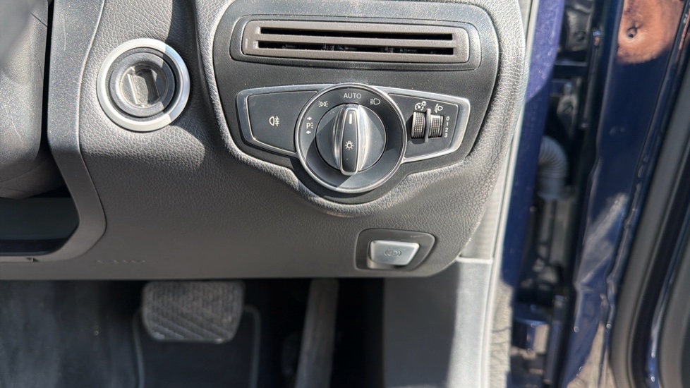 Mercedes-Benz C-Class C250d SE 5dr 9G-Tronic Diesel Estate - Image 39
