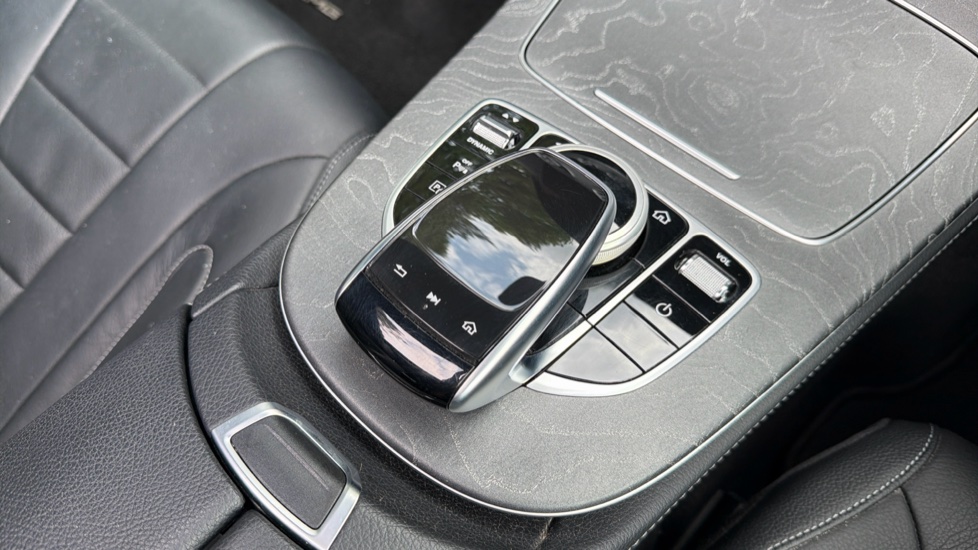 Mercedes-Benz CLS Coupe CLS 450 4Matic AMG Line Premium Plus 4dr 9G-Tronic Petrol Saloon - Image 13