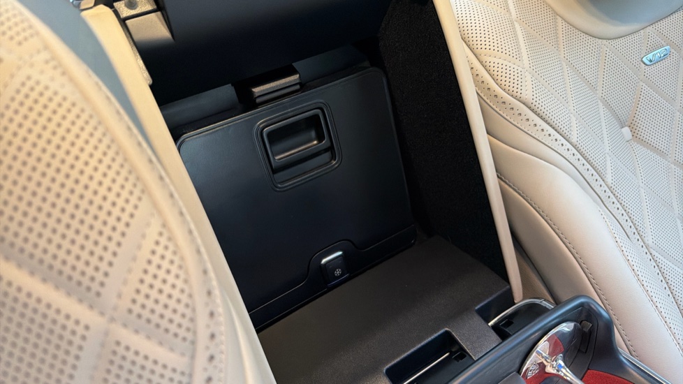Mercedes-Benz S-Class Maybach S650 4dr Auto Petrol Saloon - Image 15
