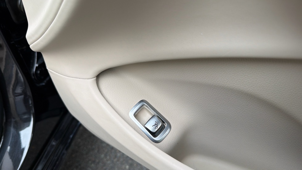 Mercedes-Benz S-Class Maybach S650 4dr Auto Petrol Saloon - Image 31