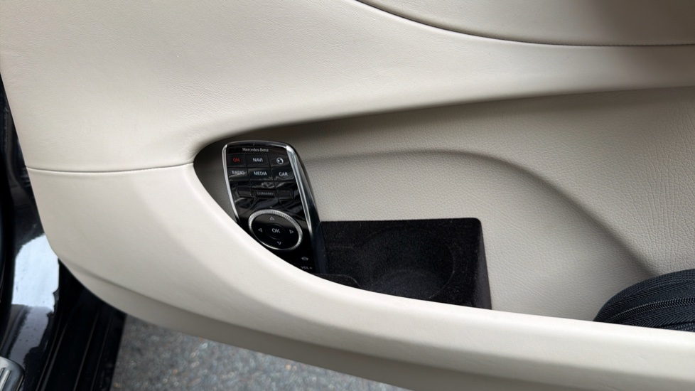 Mercedes-Benz S-Class Maybach S650 4dr Auto Petrol Saloon - Image 39
