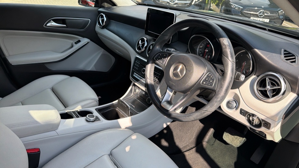 Mercedes-Benz GLA 200d SE Executive 5dr Auto Diesel Hatchback - Image 11