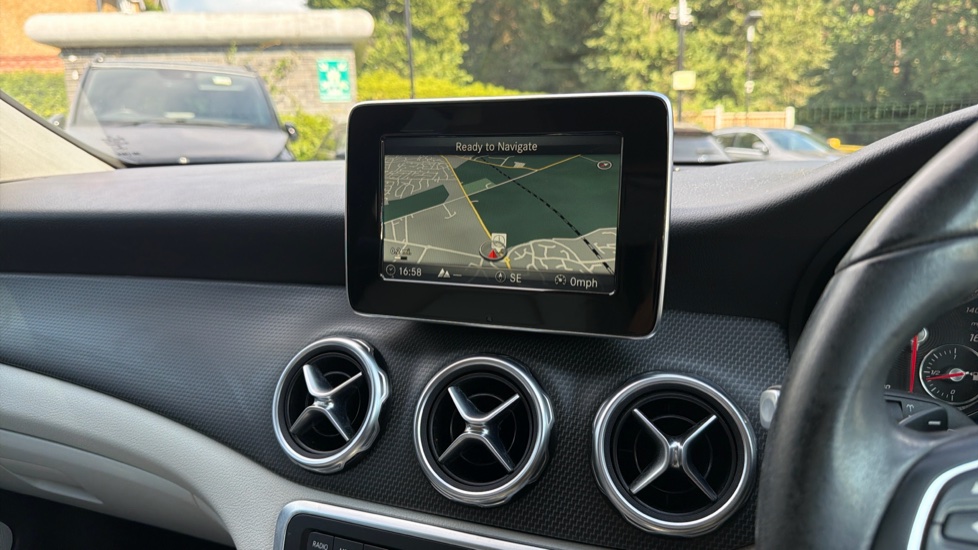 Mercedes-Benz GLA 200d SE Executive 5dr Auto Diesel Hatchback - Image 12