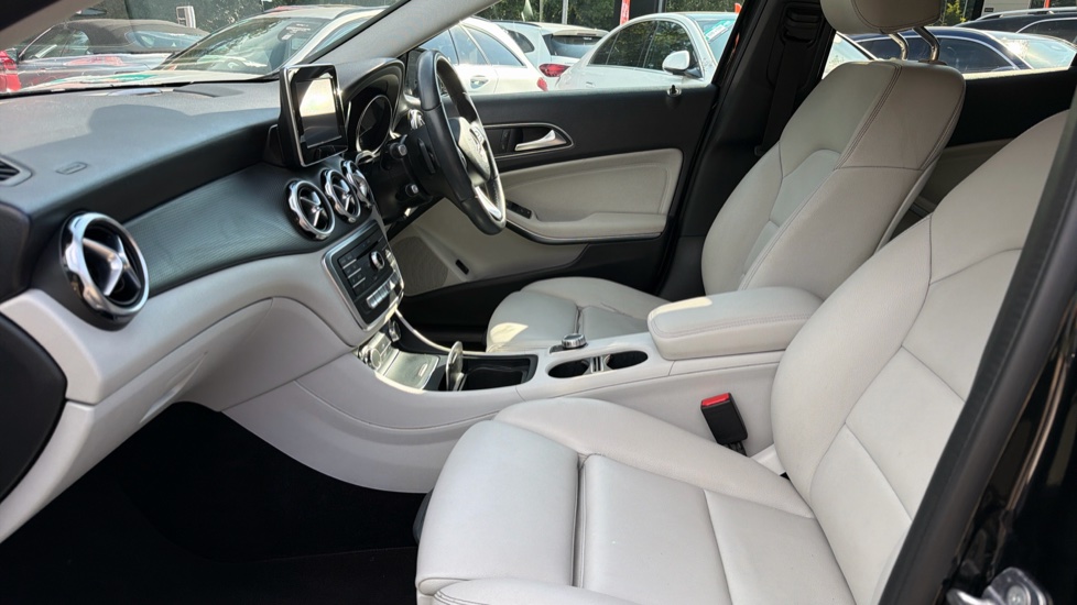 Mercedes-Benz GLA 200d SE Executive 5dr Auto Diesel Hatchback - Image 27
