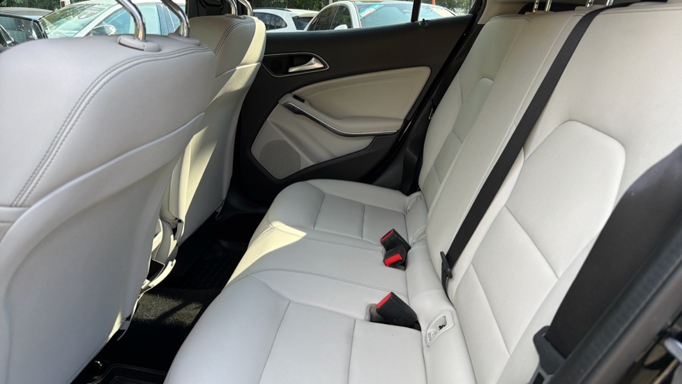 Mercedes-Benz GLA 200d SE Executive 5dr Auto Diesel Hatchback - Image 28