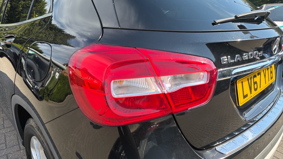 Mercedes-Benz GLA 200d SE Executive 5dr Auto Diesel Hatchback - Image 32