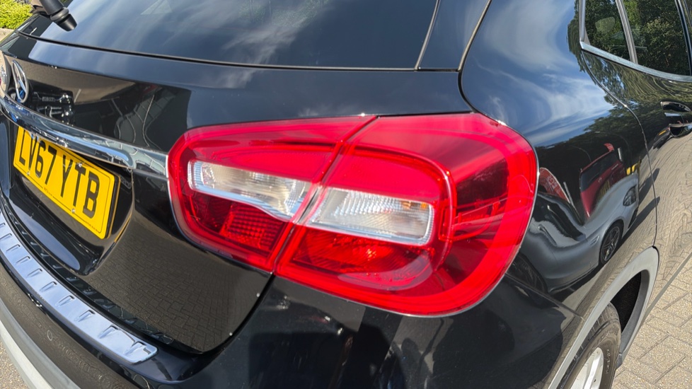 Mercedes-Benz GLA 200d SE Executive 5dr Auto Diesel Hatchback - Image 33