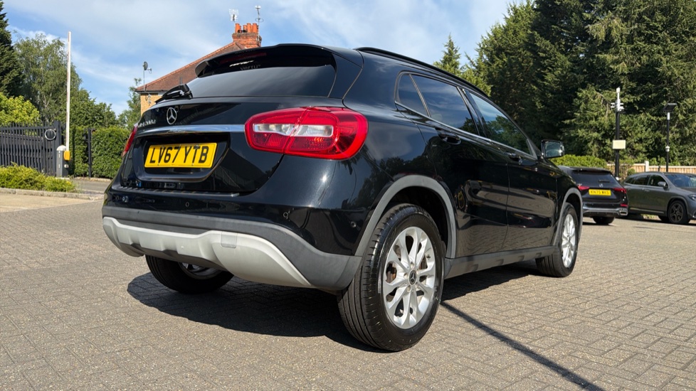 Mercedes-Benz GLA 200d SE Executive 5dr Auto Diesel Hatchback - Image 34