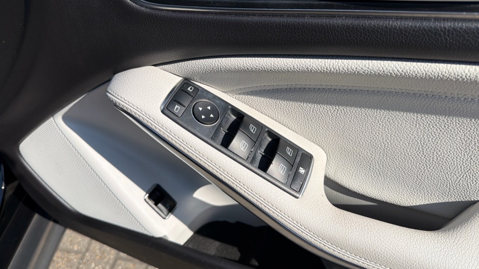 Mercedes-Benz GLA 200d SE Executive 5dr Auto Diesel Hatchback - Image 38
