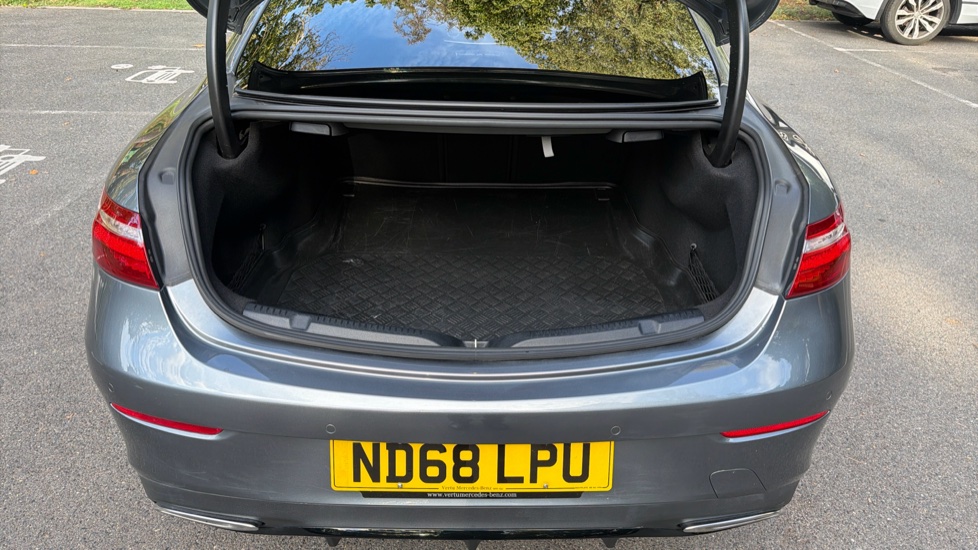 Mercedes-Benz E-Class E300 AMG Line Premium Plus 2dr 9G-Tronic Petrol Coupe - Image 15