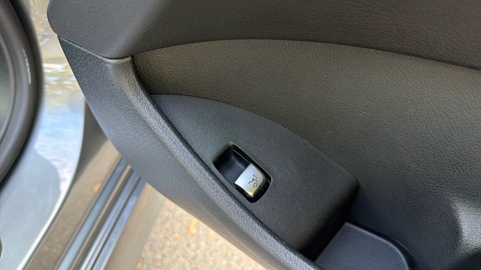 Mercedes-Benz E-Class E300 AMG Line Premium Plus 2dr 9G-Tronic Petrol Coupe - Image 39