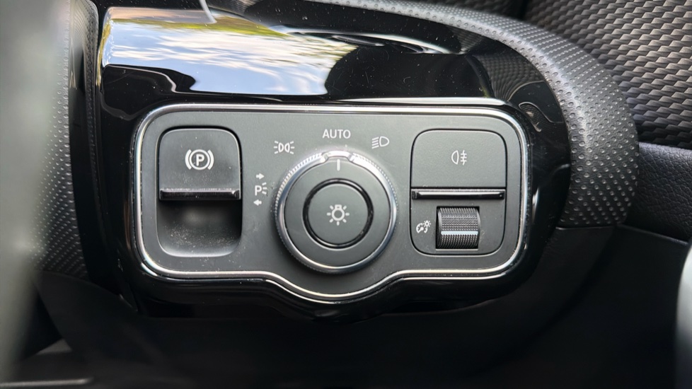 Mercedes-Benz A-Class A180 Sport Executive 5dr Petrol Hatchback - Image 21