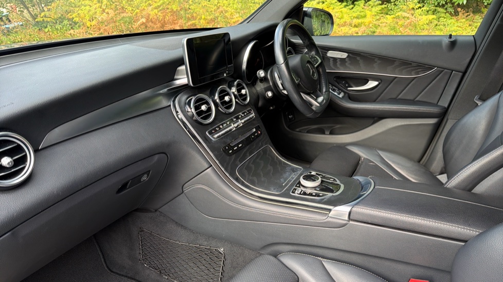 Mercedes-Benz GLC 250d 4Matic AMG Line 5dr 9G-Tronic Diesel Estate - Image 9