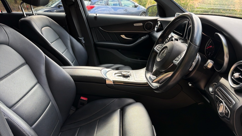 Mercedes-Benz GLC 250d 4Matic AMG Line 5dr 9G-Tronic Diesel Estate - Image 31