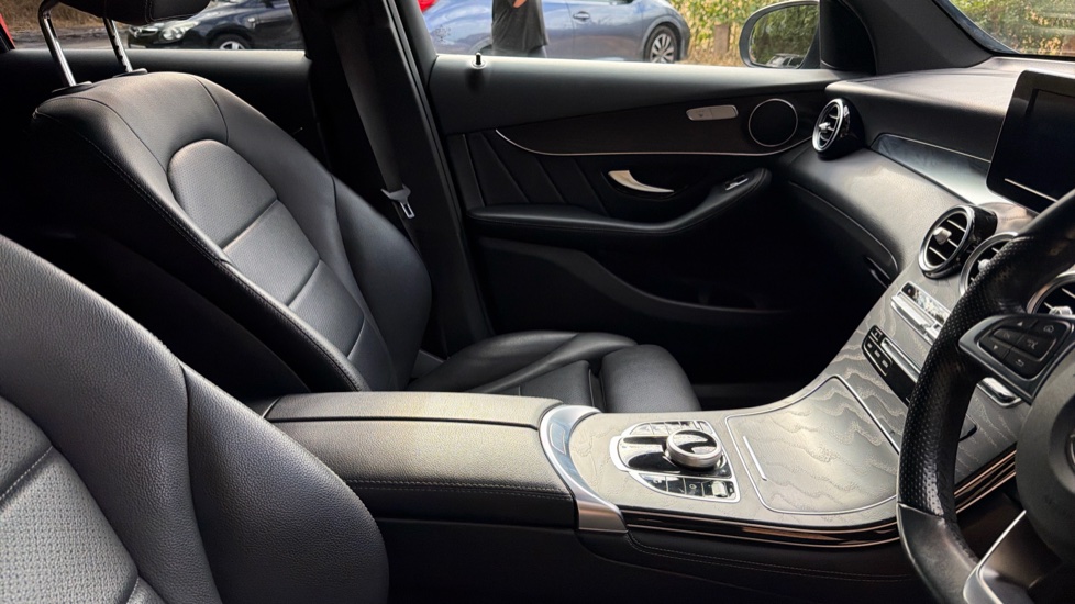 Mercedes-Benz GLC 250d 4Matic AMG Line 5dr 9G-Tronic Diesel Estate - Image 38