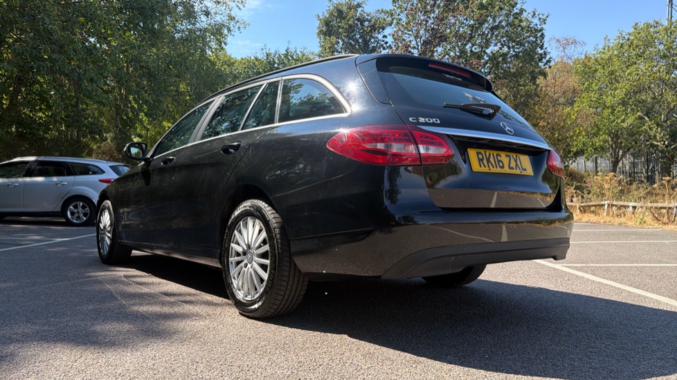Mercedes-Benz C-Class C200 SE 5dr Auto Petrol Estate - Image 35
