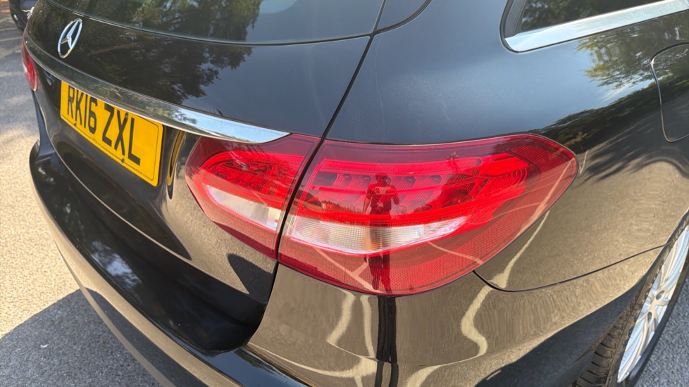 Mercedes-Benz C-Class C200 SE 5dr Auto Petrol Estate - Image 37