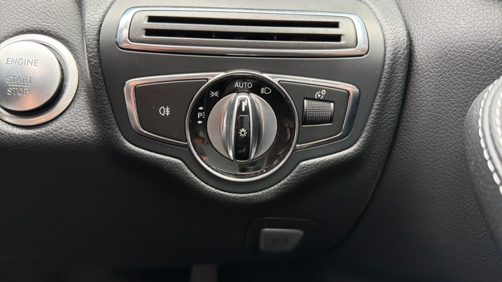 Mercedes-Benz C-Class C200 Sport Premium 4dr Auto Petrol Saloon - Image 35
