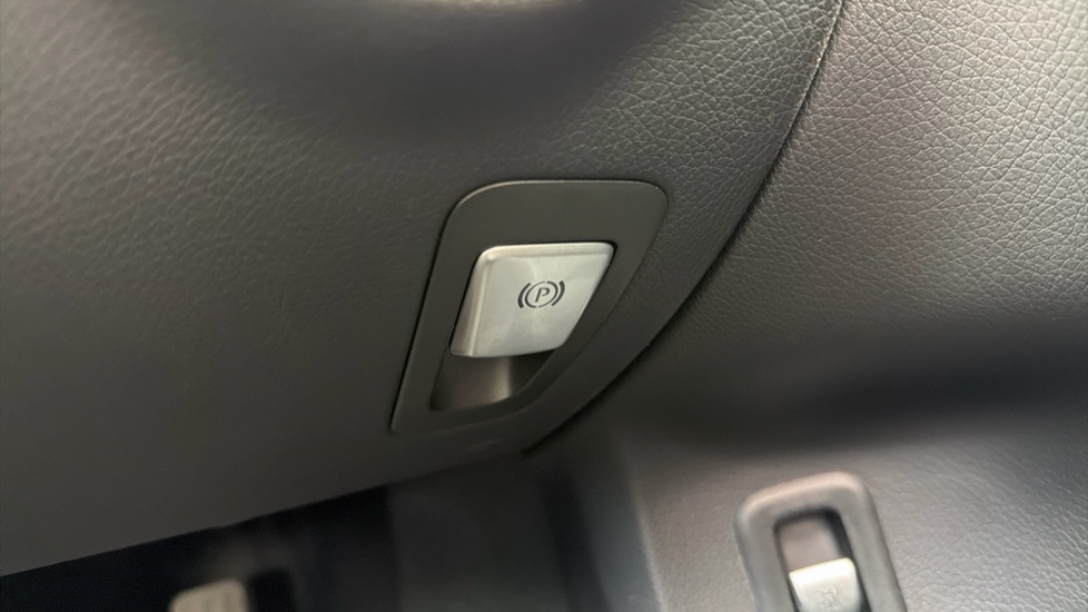 Mercedes-Benz C-Class C200 Sport Premium 4dr Auto Petrol Saloon - Image 36