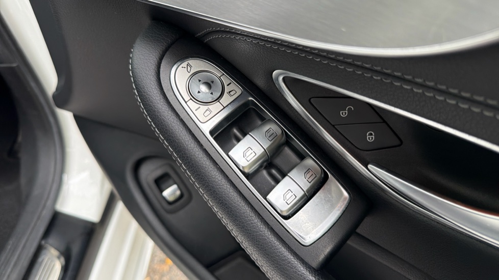 Mercedes-Benz C-Class C200 AMG Line 2dr 9G-Tronic Petrol Cabriolet - Image 20