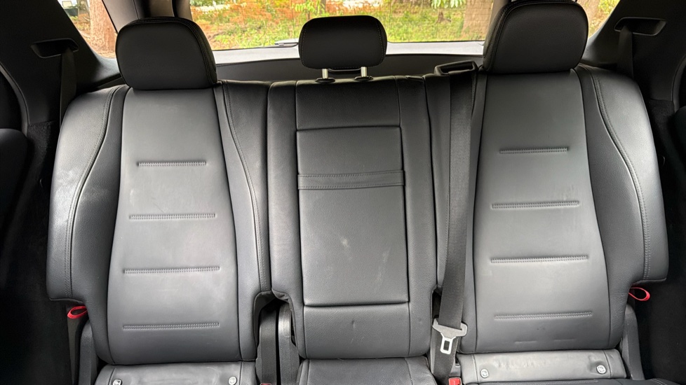 Mercedes-Benz GLE 300d 4Matic AMG Line Premium 5dr 9G-Tronic Diesel Estate - Image 15
