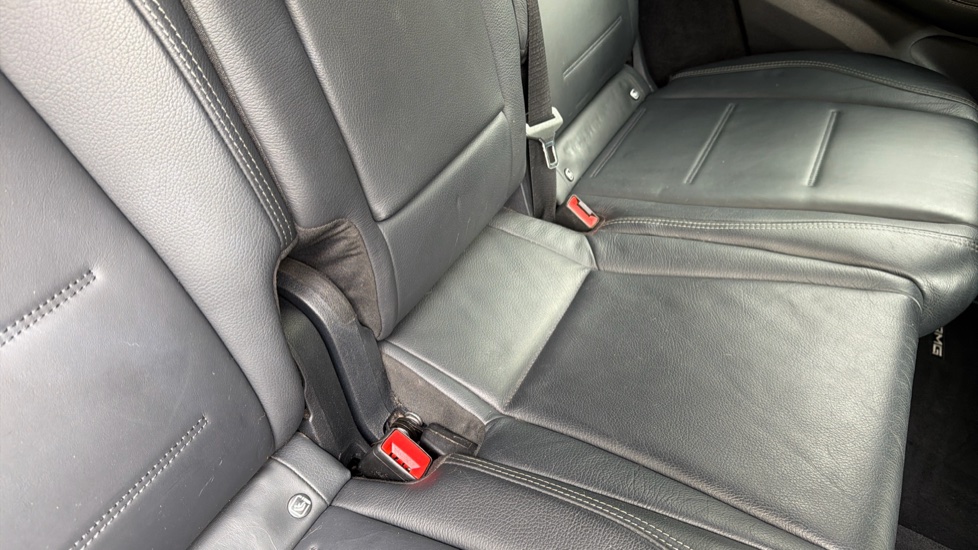 Mercedes-Benz GLE 300d 4Matic AMG Line Premium 5dr 9G-Tronic Diesel Estate - Image 17