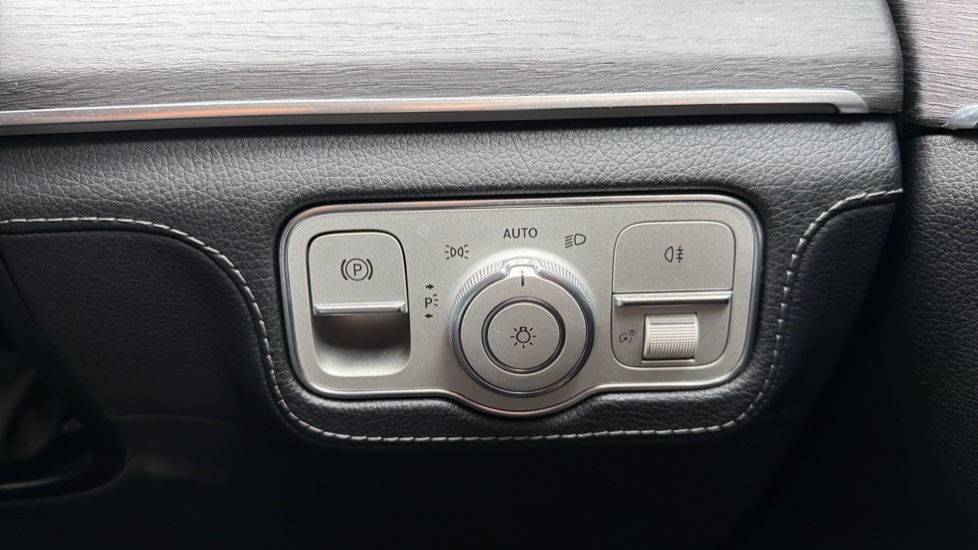 Mercedes-Benz GLE 300d 4Matic AMG Line Premium 5dr 9G-Tronic Diesel Estate - Image 20