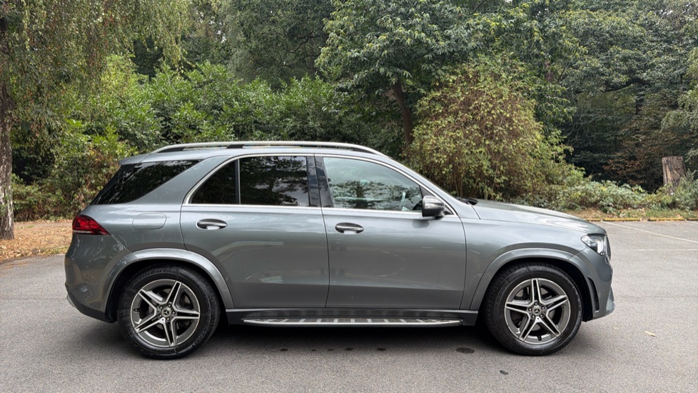 Mercedes-Benz GLE 300d 4Matic AMG Line Premium 5dr 9G-Tronic Diesel Estate - Image 22