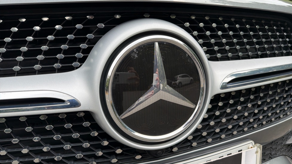 Mercedes-Benz GLE 300d 4Matic AMG Line Premium 5dr 9G-Tronic Diesel Estate - Image 24