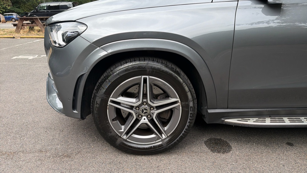 Mercedes-Benz GLE 300d 4Matic AMG Line Premium 5dr 9G-Tronic Diesel Estate - Image 31